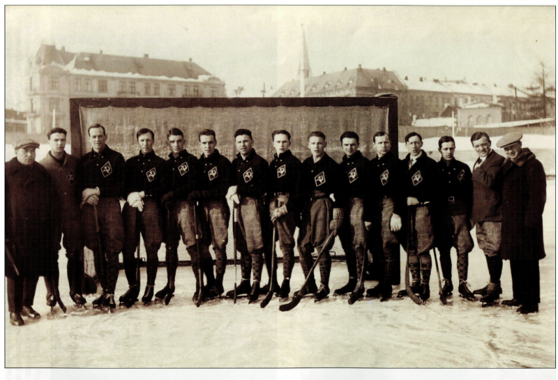 File:1928 - USSR National Team.png