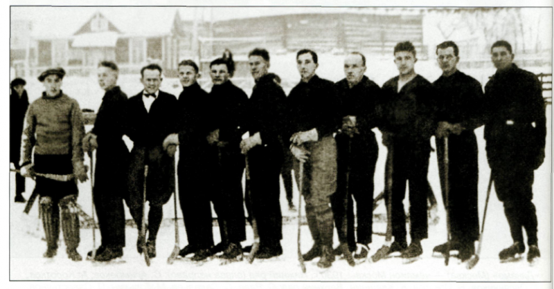File:Hammer and Sickle Moscow - Early 1930s.png